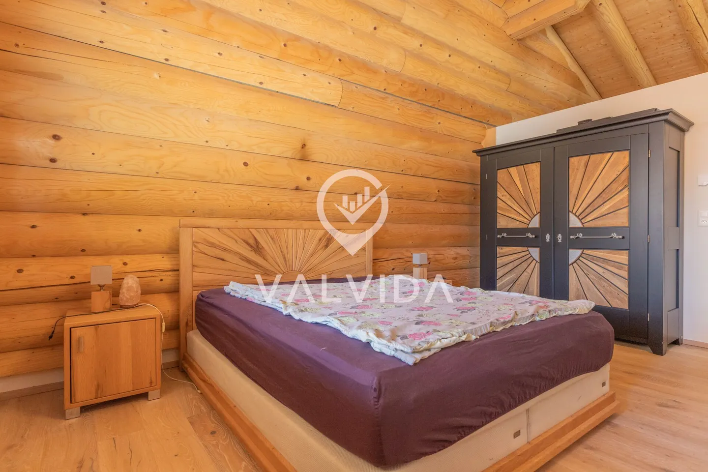 Exklusives Rundholzhaus - Modernes Wohnen im Naturstil - Foto 14 von 25