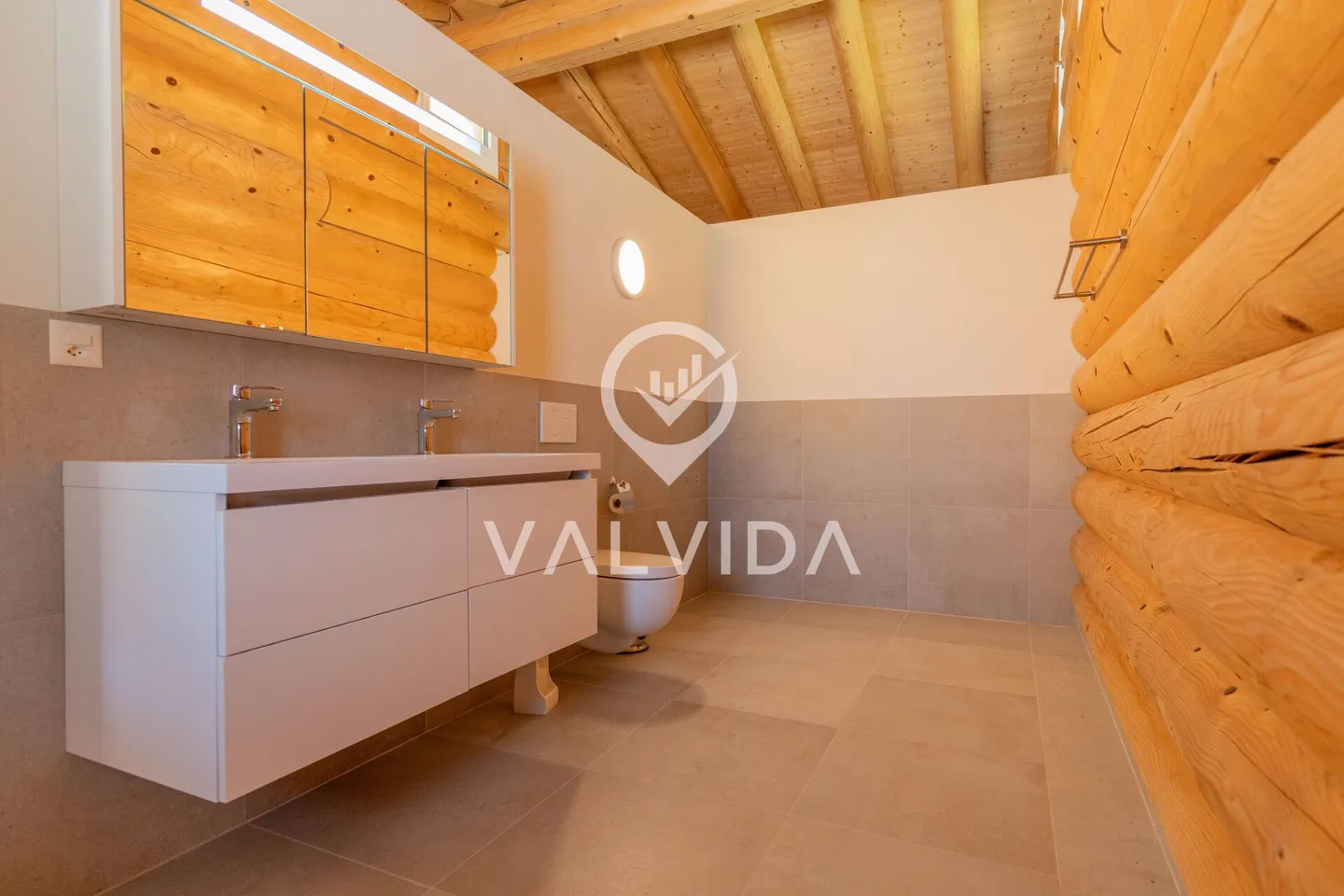 Exklusives Rundholzhaus - Modernes Wohnen im Naturstil - Foto 15 von 25