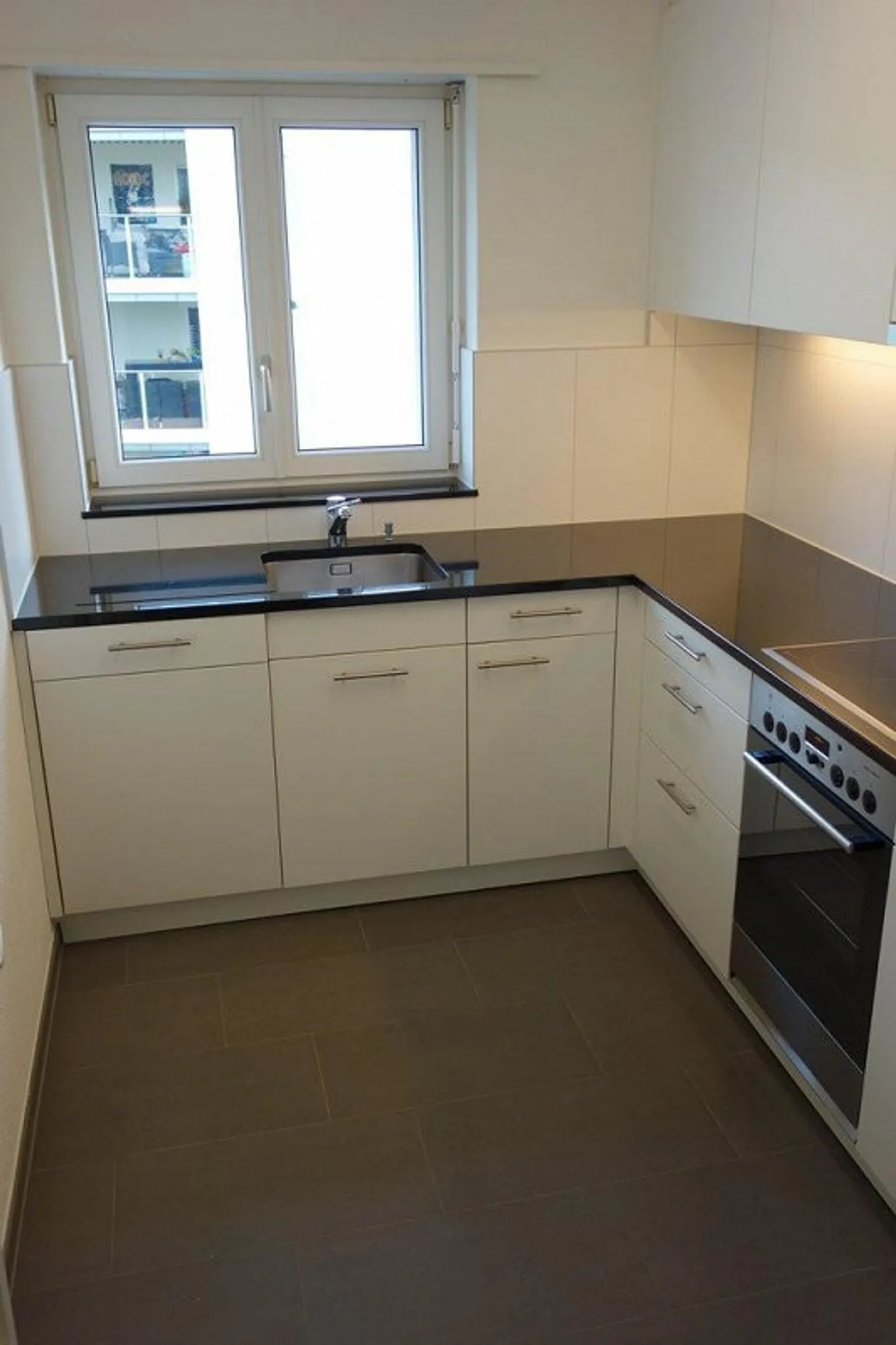 Beautiful apartment with lake view - Photo 3 of 9