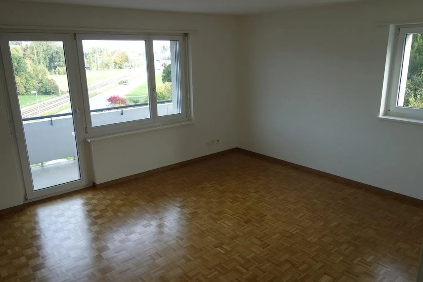 Beautiful apartment with lake view - Photo 5 of 9