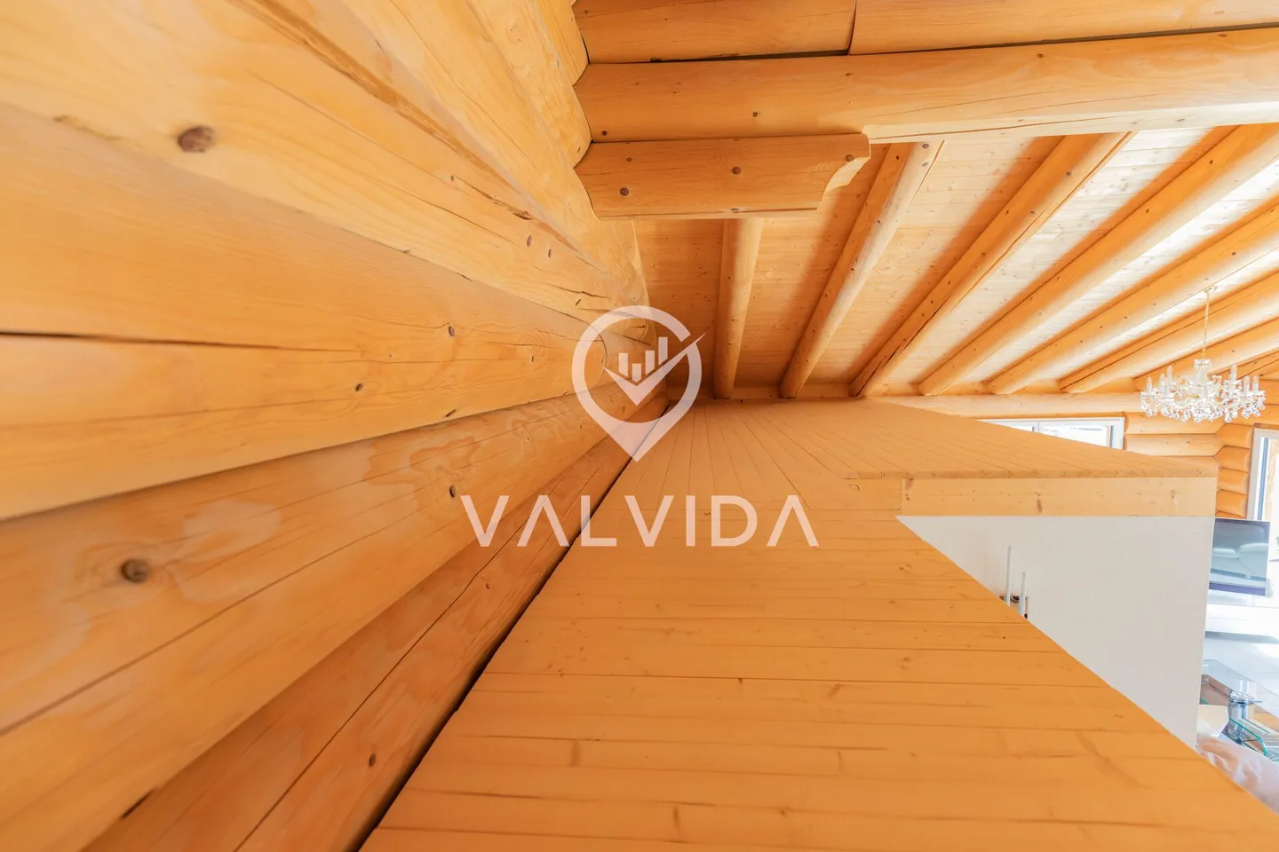 Exklusives Rundholzhaus - Modernes Wohnen im Naturstil - Foto 17 von 25