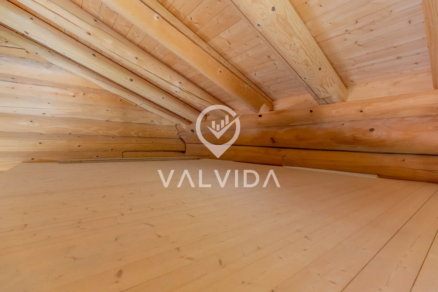 Exklusives Rundholzhaus - Modernes Wohnen im Naturstil - Foto 18 von 25