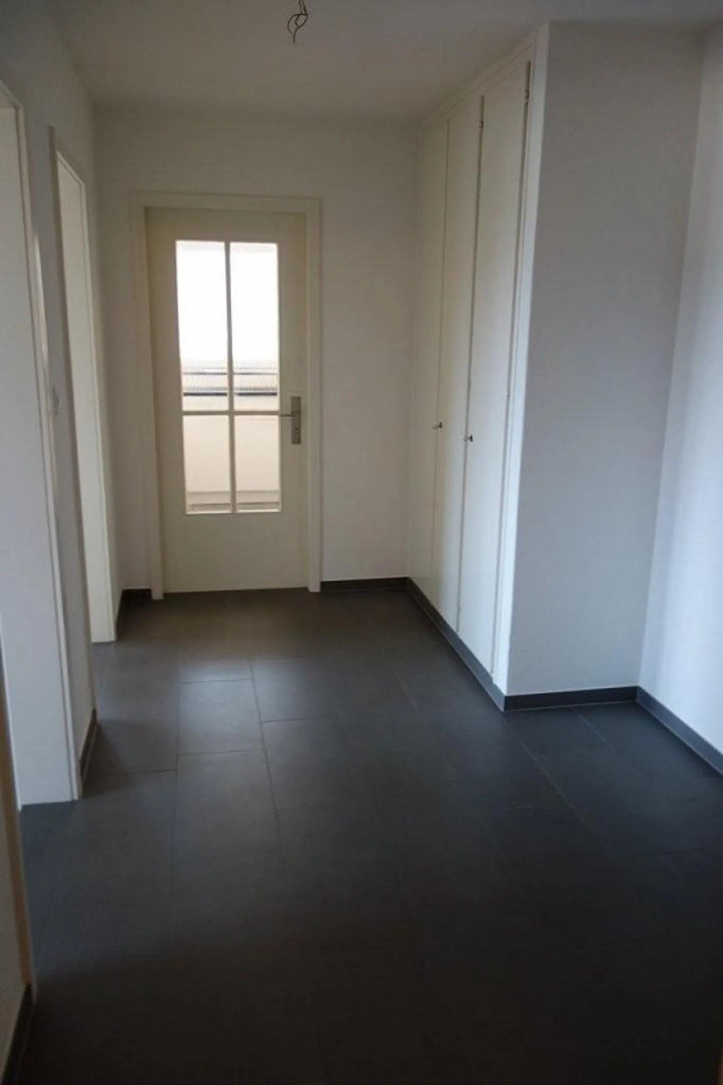 Beautiful apartment with lake view - Photo 7 of 9