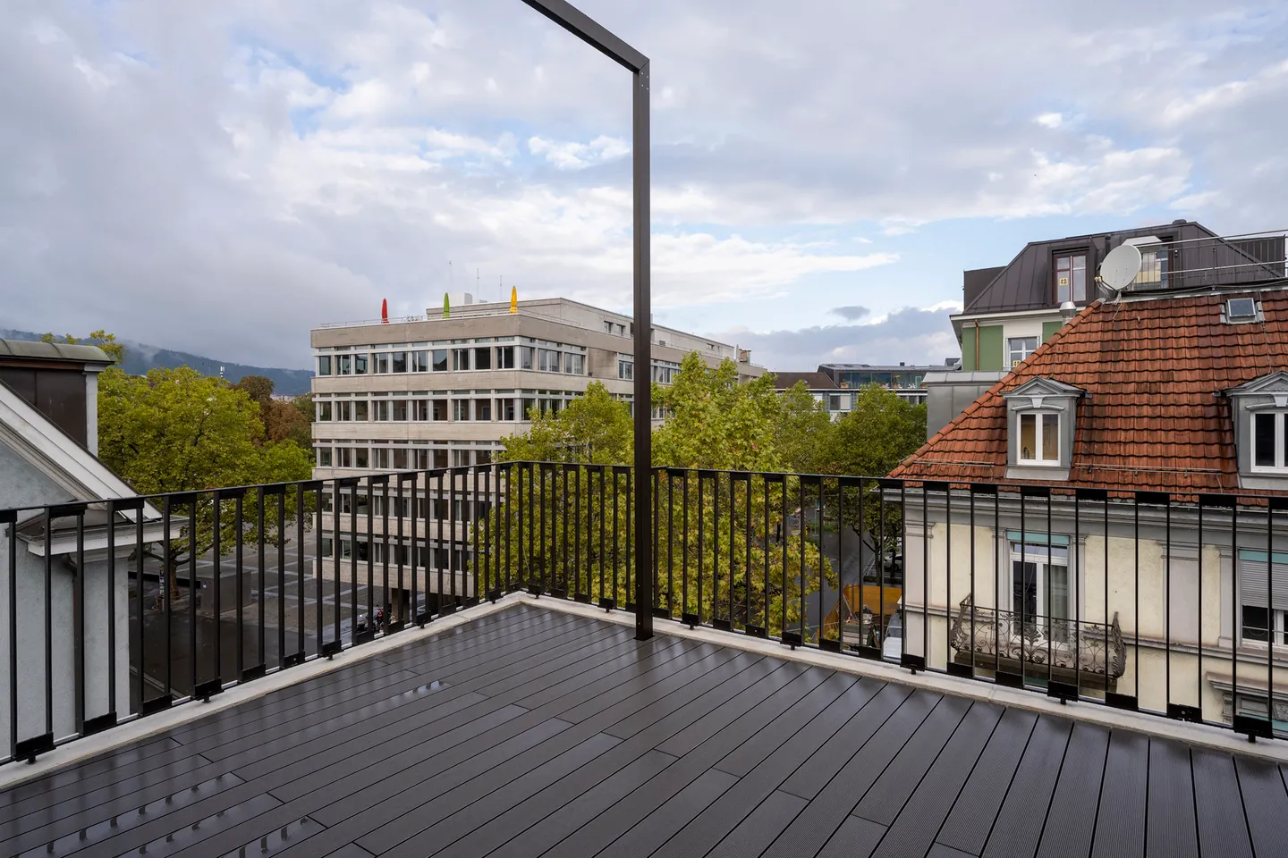 Appartement en duplex de 2,5 pièces avec grande terrasse - Photo 4 sur 7