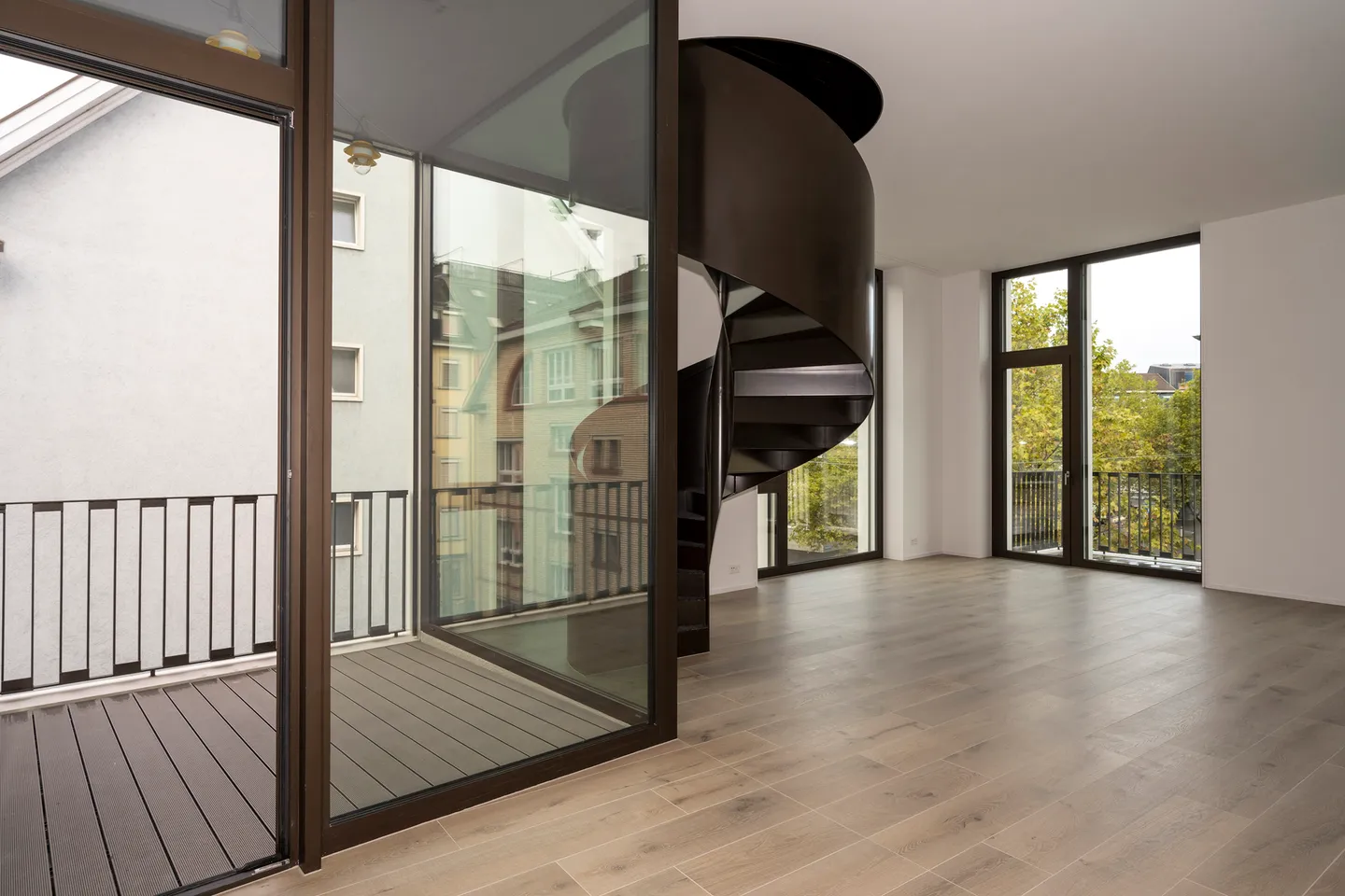 Appartement en duplex de 2,5 pièces avec grande terrasse - Photo 5 sur 7