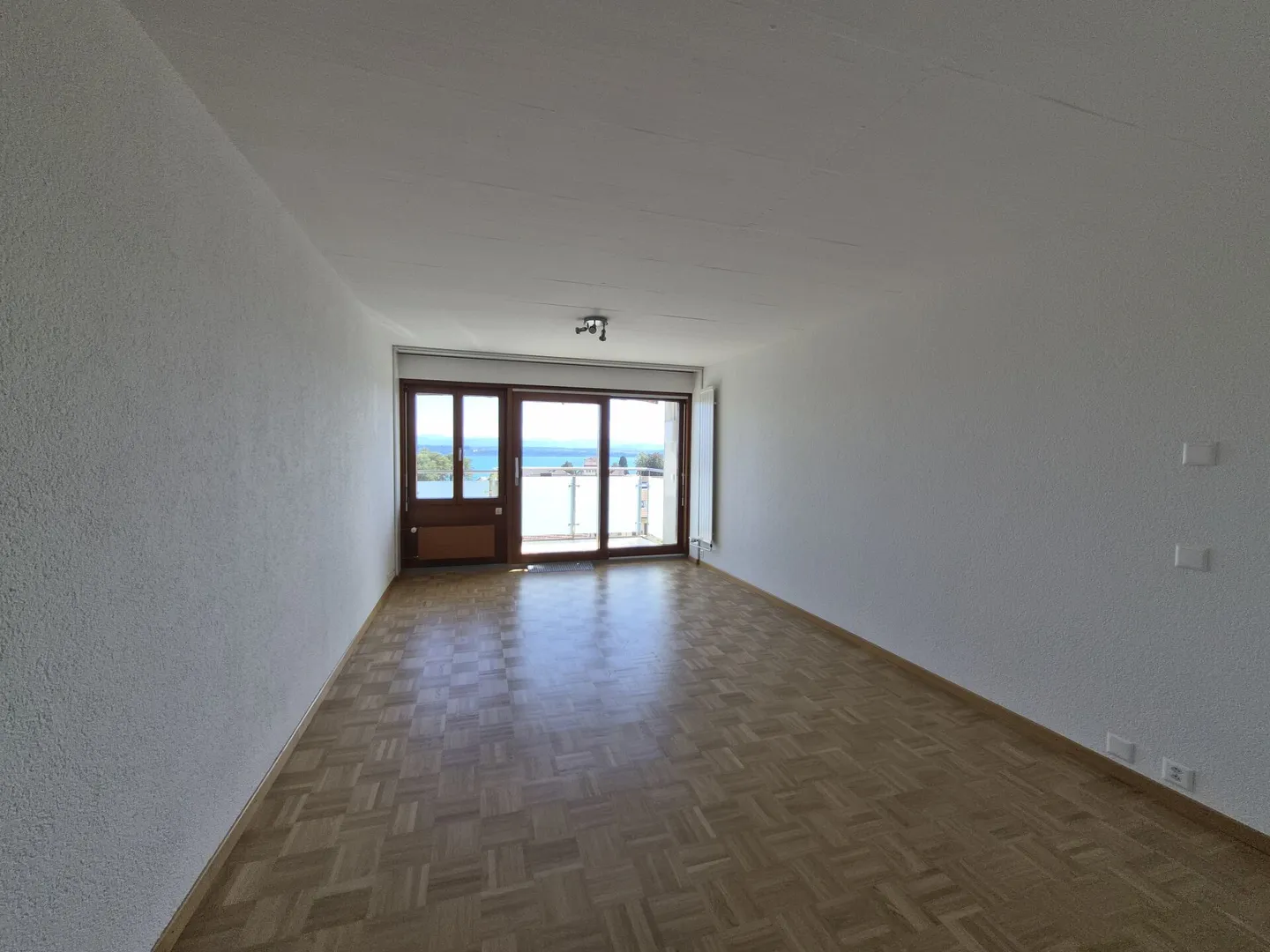 Renovated studio with framing and lake view on the 3rd floor - Photo 2 of 7