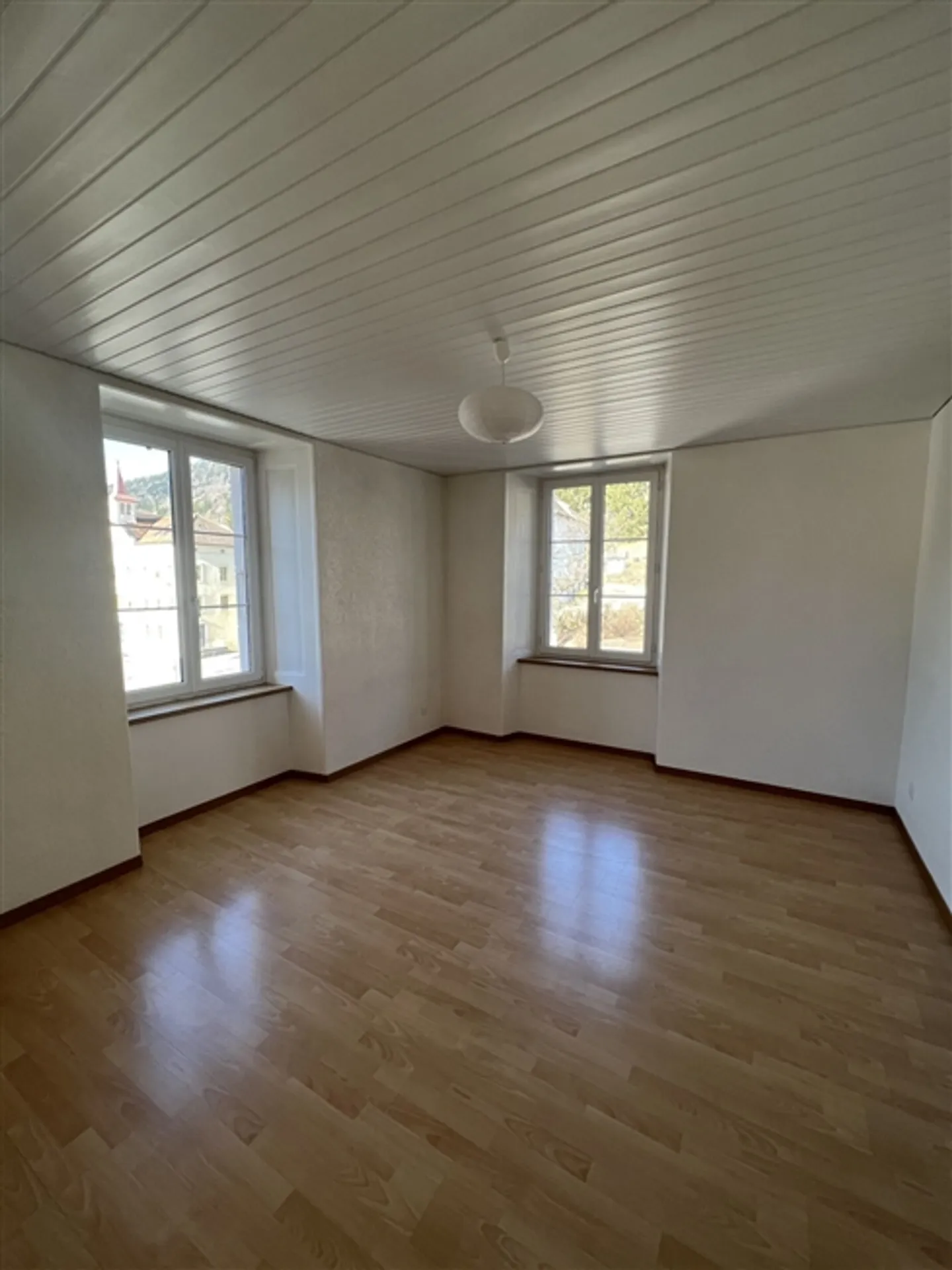 Sonvilier, belle appartement de 3,5 pièces au 2ème étage avec cuisine moderne - Photo 4 sur 5