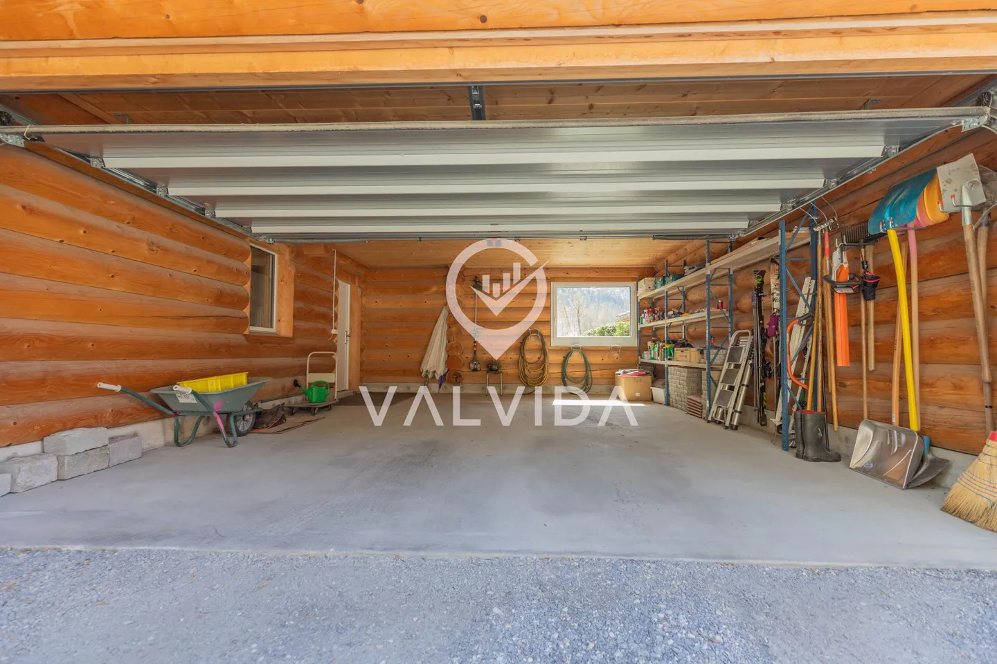 Exklusives Rundholzhaus - Modernes Wohnen im Naturstil - Foto 20 von 25