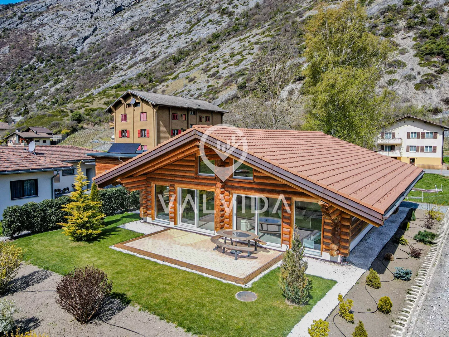 Exklusives Rundholzhaus - Modernes Wohnen im Naturstil - Foto 24 von 25