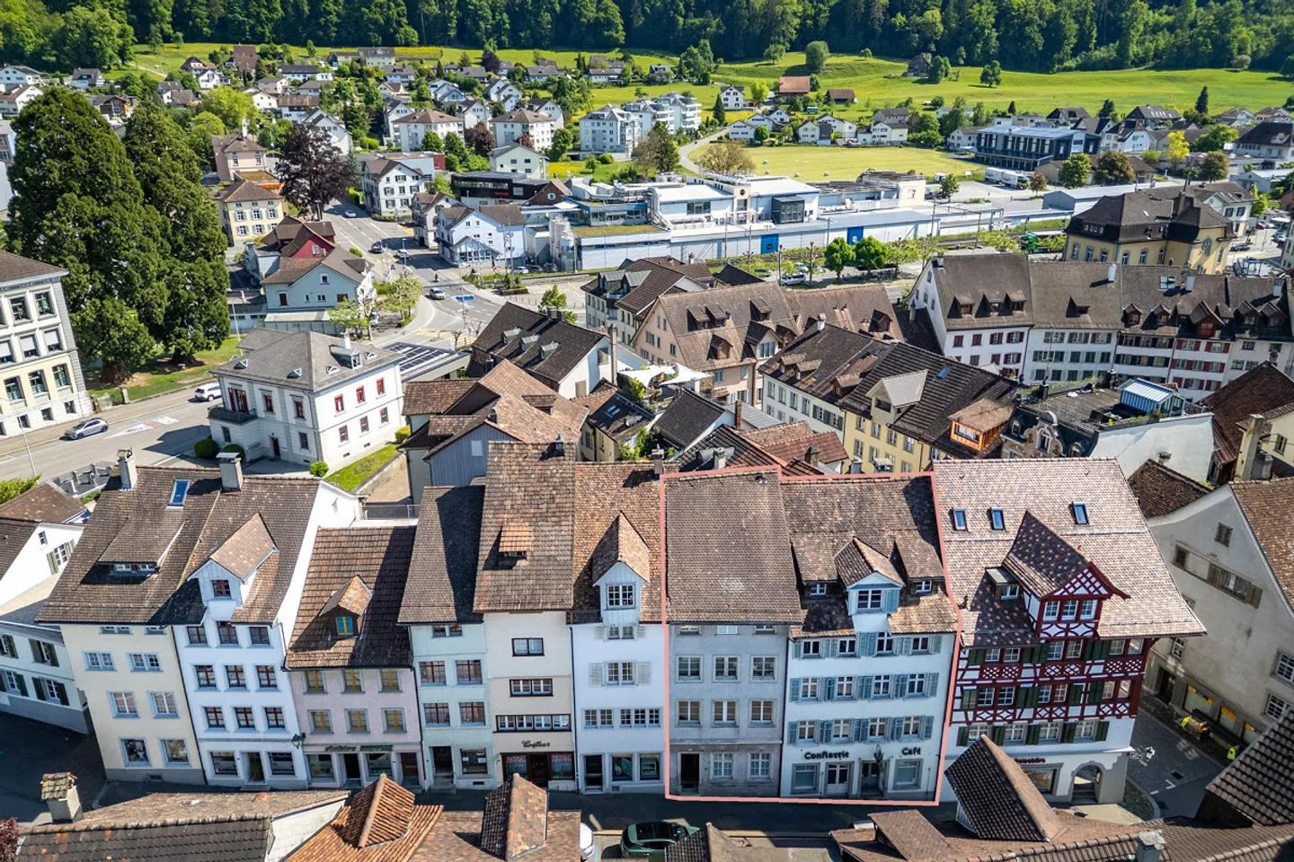 Maison de ville historique avec diverses possibilités - Photo 1 sur 26