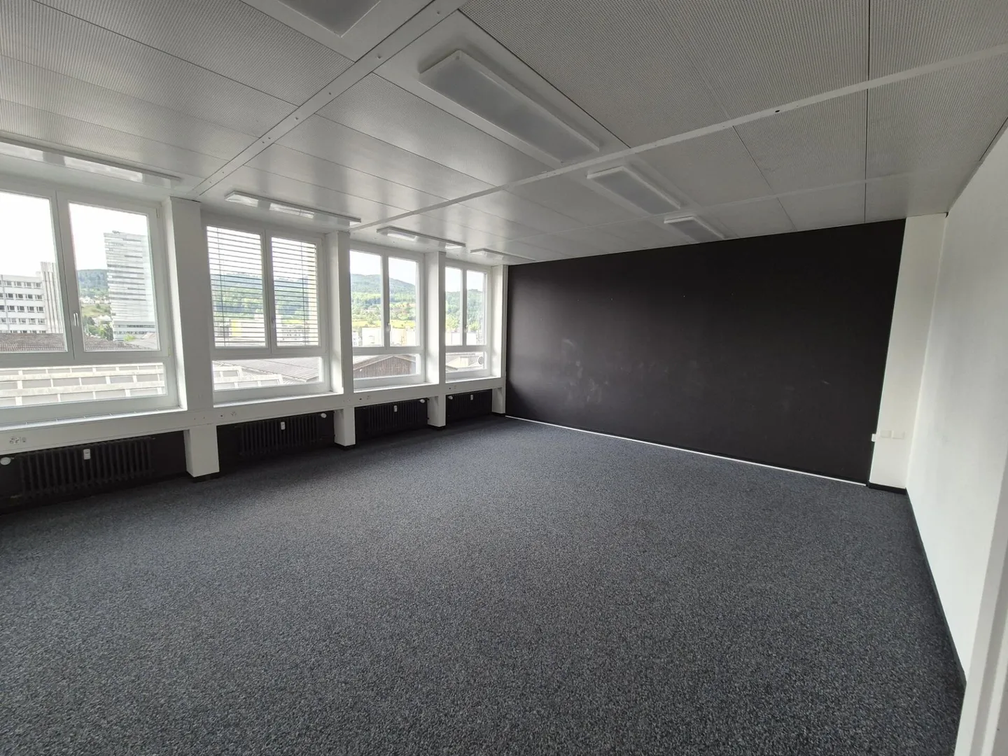 Helles und geräumiges Büro (74.5 m²) im Buss Industriepark Pratteln - Foto 3 von 8
