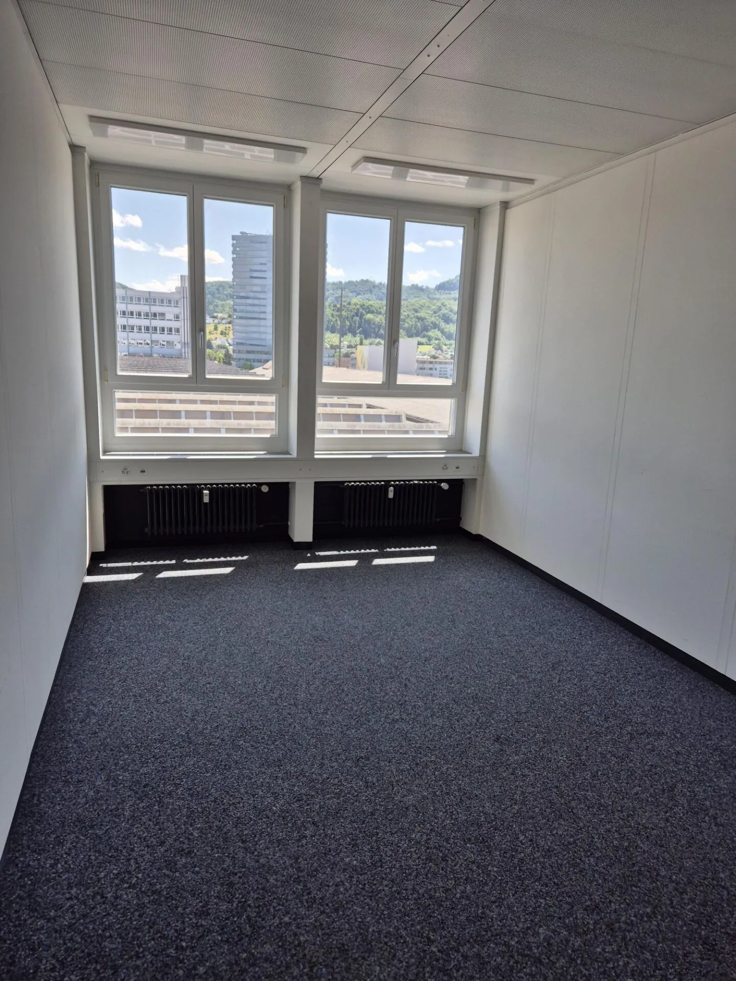 Helles und geräumiges Büro (74.5 m²) im Buss Industriepark Pratteln - Foto 5 von 8