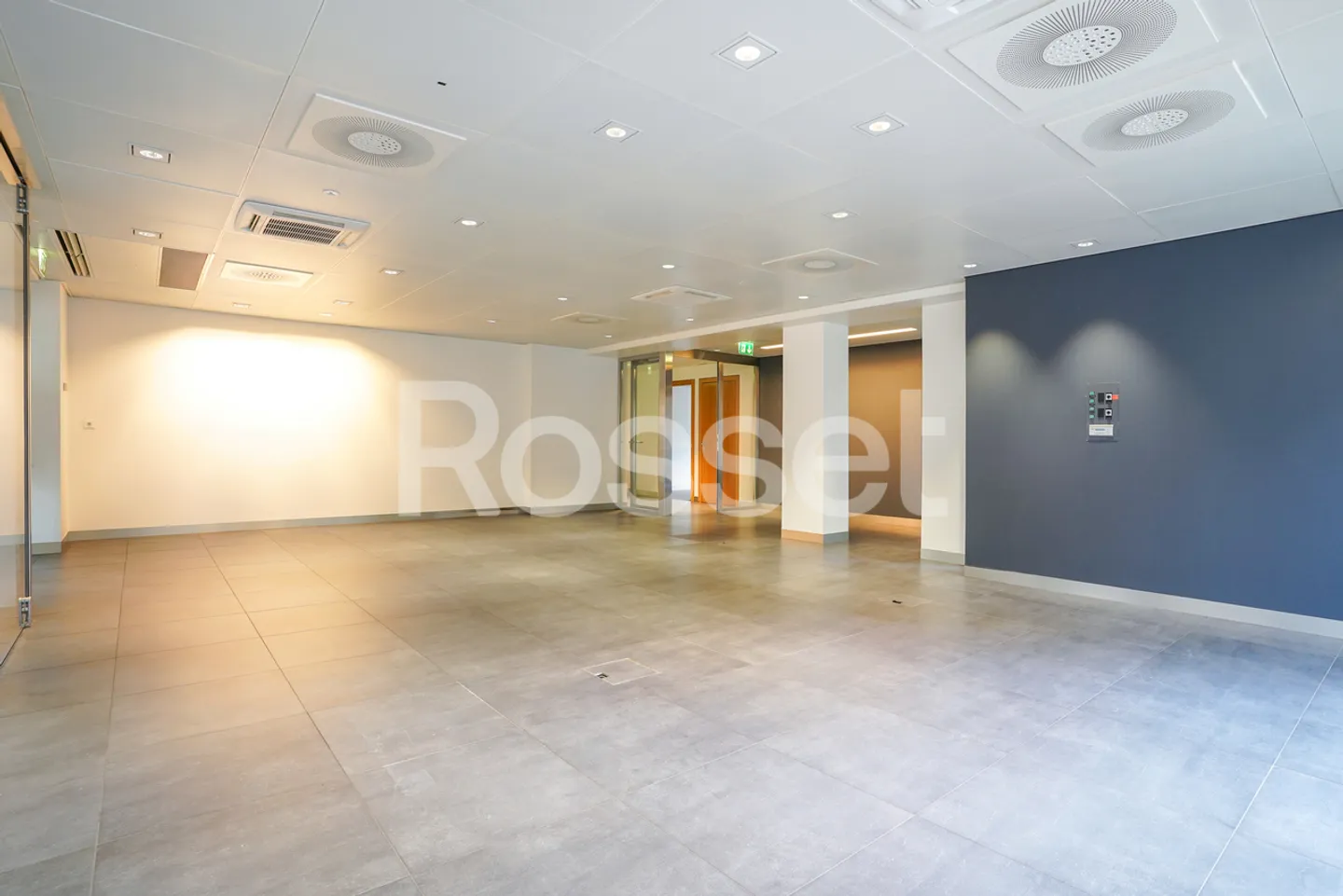 Arcade of approx. 153m² on the ground floor with 121 m² on the lower ground floor - Photo 4 of 7