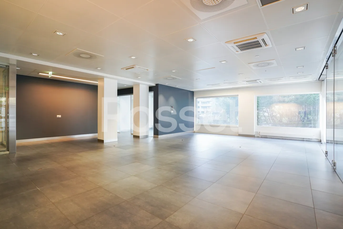 Arcade of approx. 153m² on the ground floor with 121 m² on the lower ground floor - Photo 2 of 7