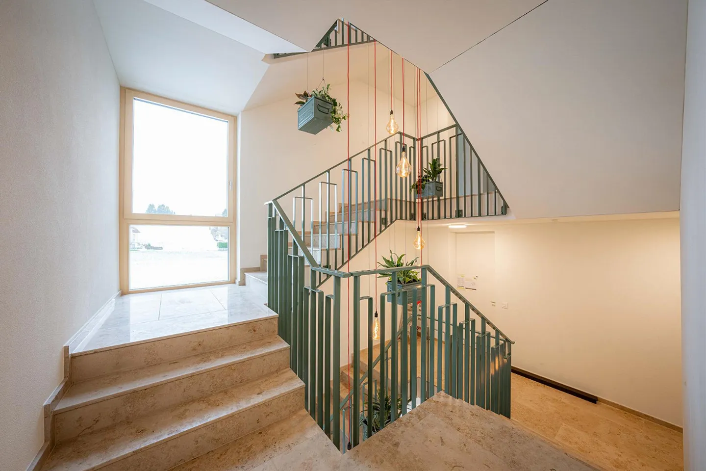 Bright 4.5-room apartment with large balcony in a quiet location - Photo 1 of 11