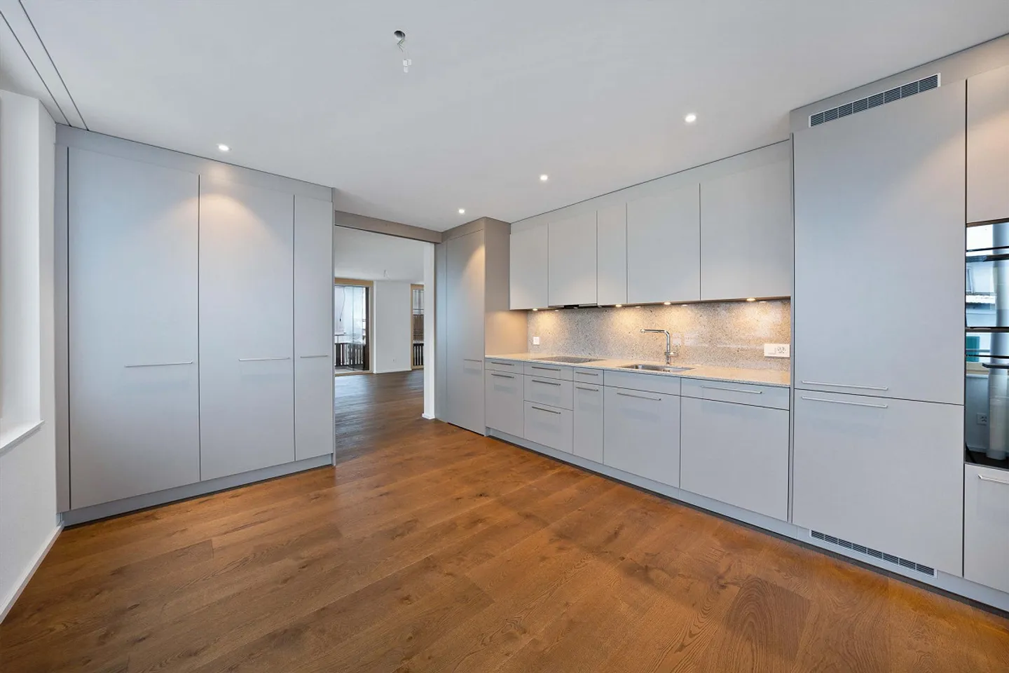 Bright 4.5-room apartment with large balcony in a quiet location - Photo 6 of 11