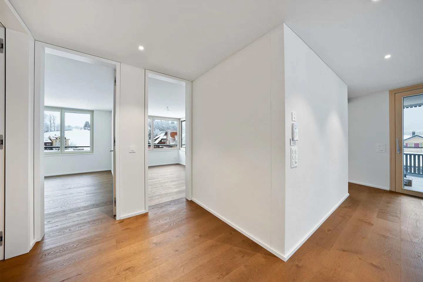 Bright 4.5-room apartment with large balcony in a quiet location - Photo 2 of 11