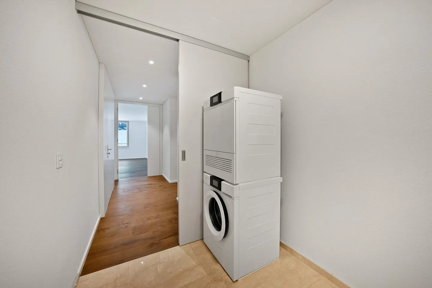 Bright 4.5-room apartment with large balcony in a quiet location - Photo 3 of 11