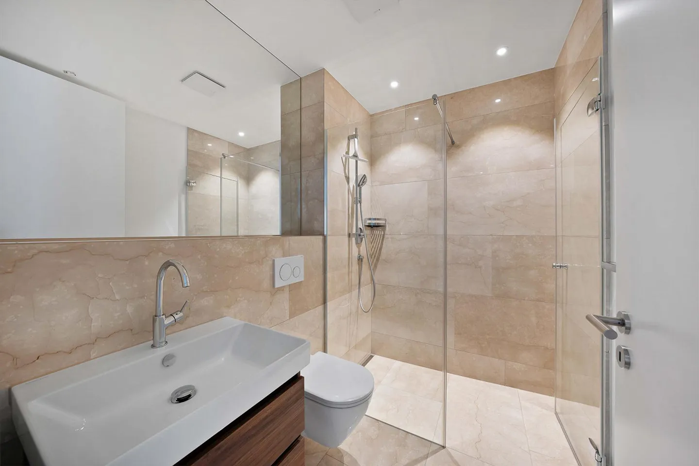 Bright 4.5-room apartment with large balcony in a quiet location - Photo 4 of 11