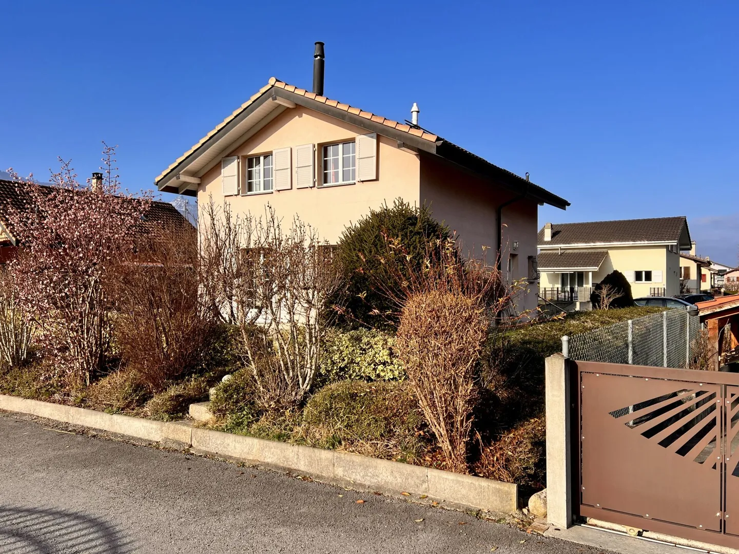 Charming Single-Family Home, Ideal for Family - Photo 3 of 10