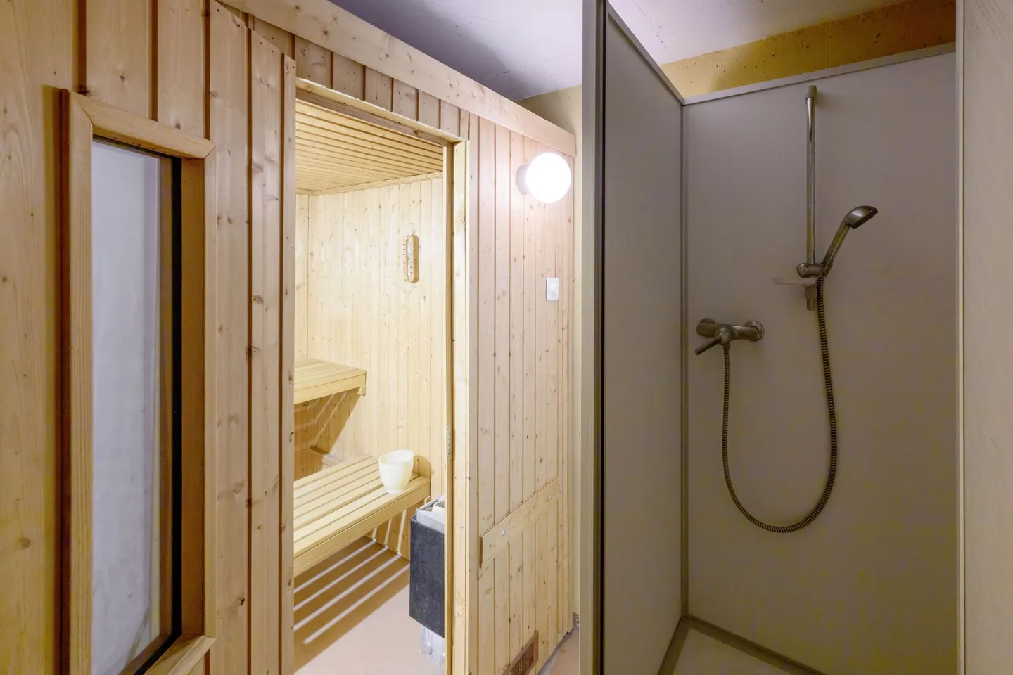 Single-family house with garden in a family-friendly and quiet location - Photo 15 of 17