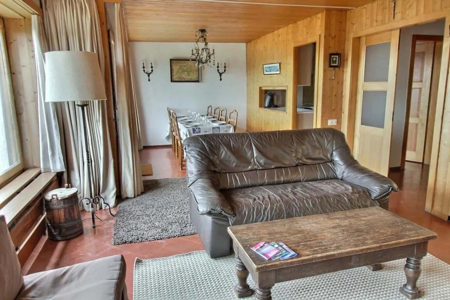 Appartement en location hebdomadaire dans la zone piétonne de la place du village - Photo 3 sur 13