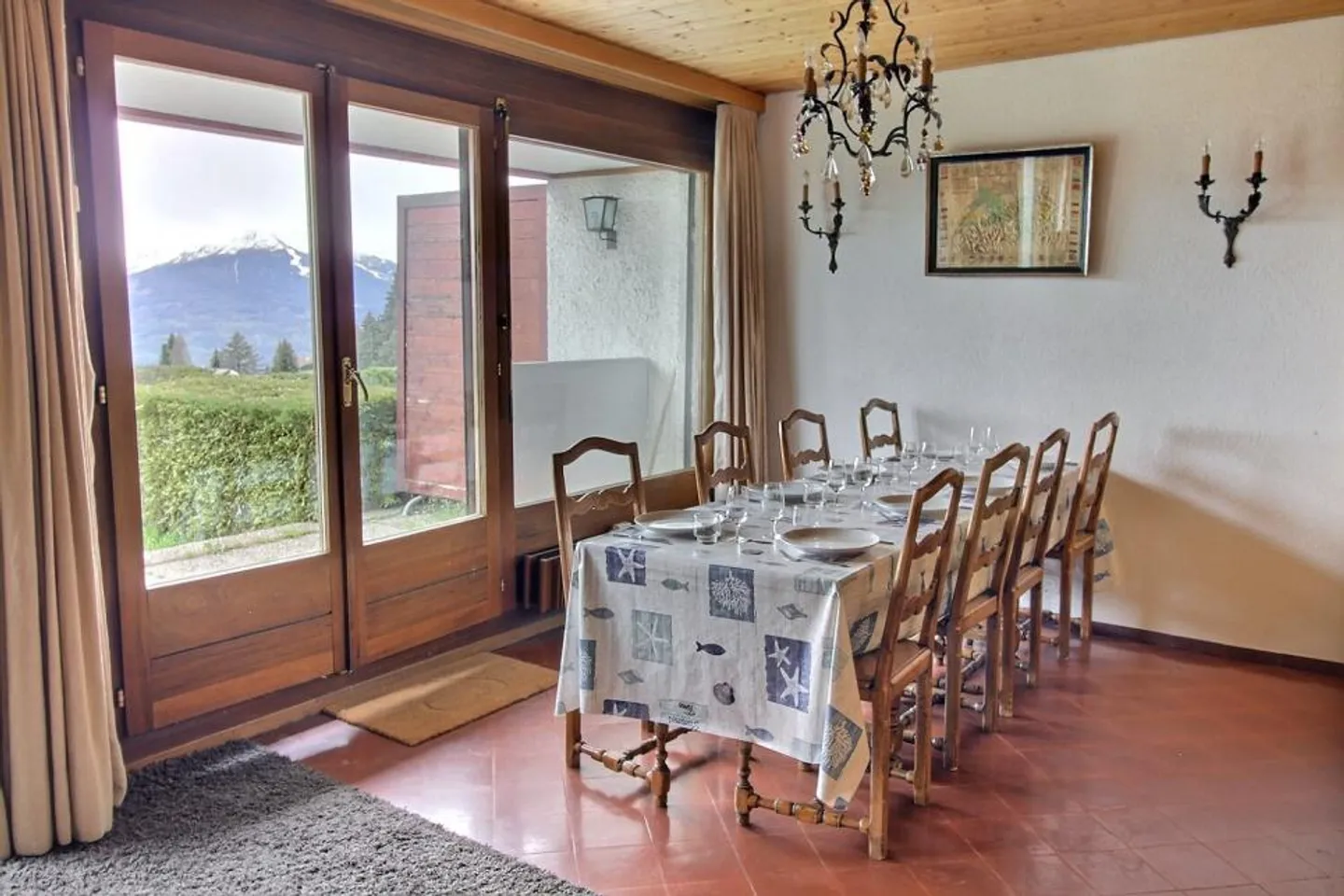 Appartement en location hebdomadaire dans la zone piétonne de la place du village - Photo 4 sur 13