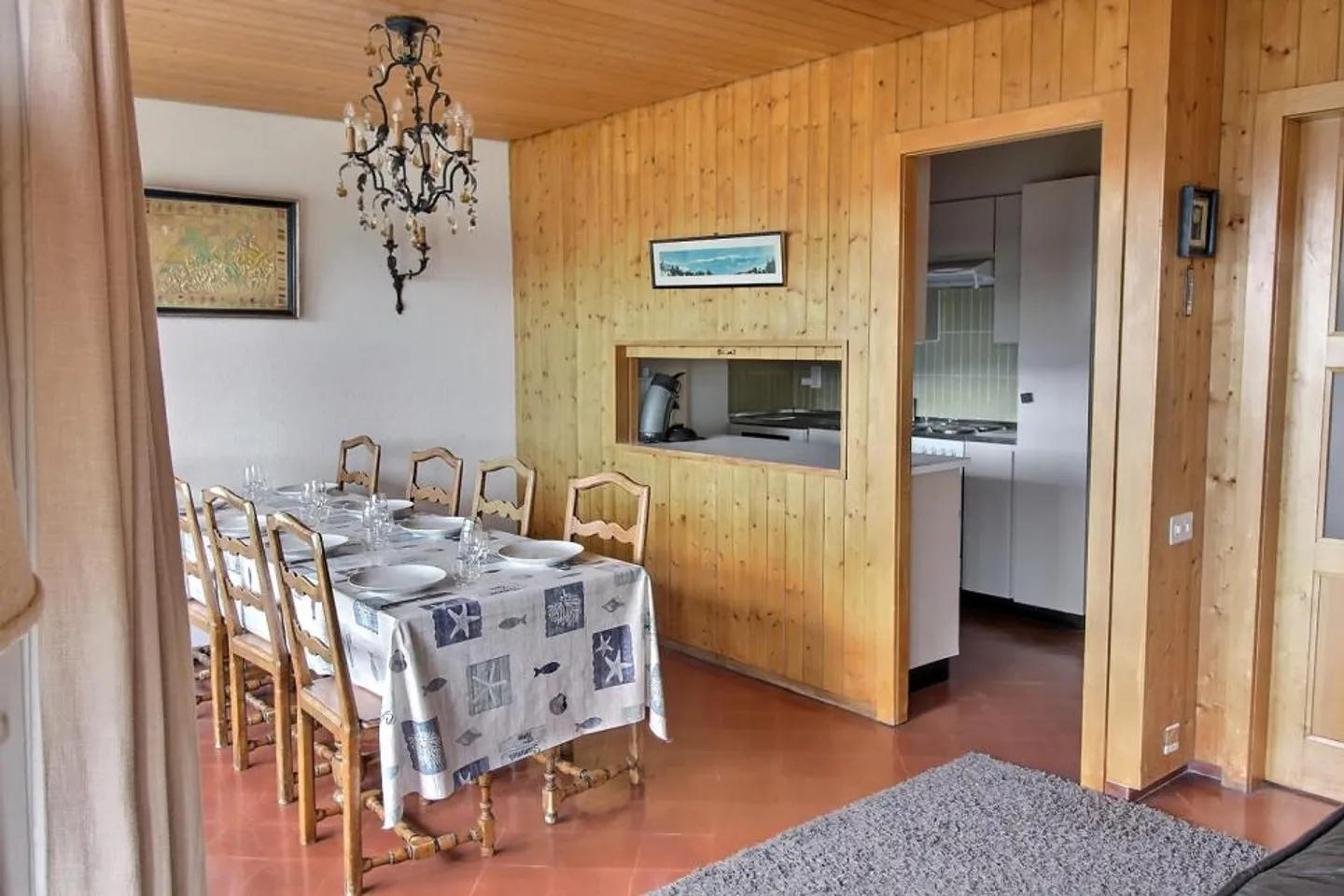 Appartement en location hebdomadaire dans la zone piétonne de la place du village - Photo 5 sur 13
