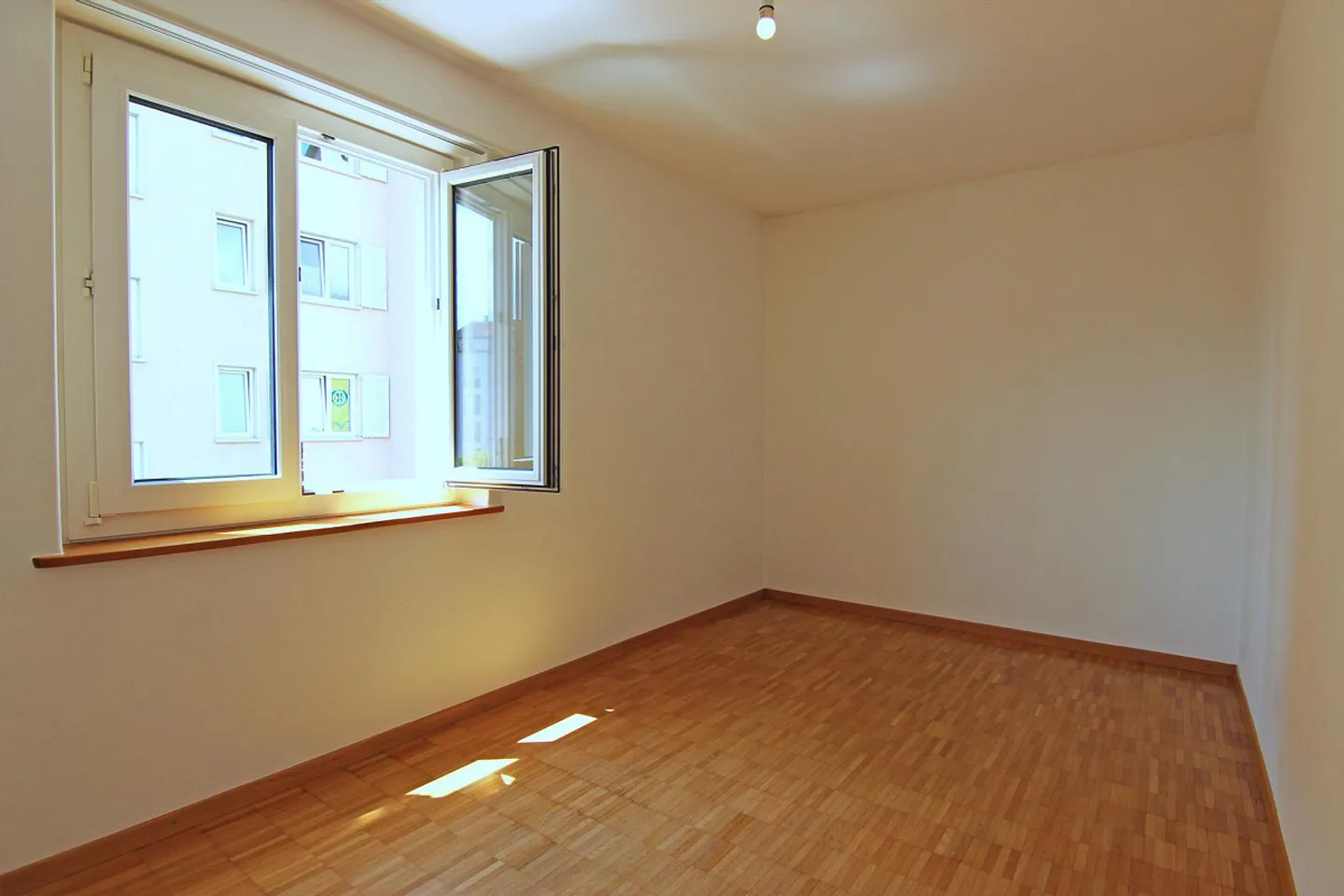 Helle 3-Zimmerwohnung zentral - Foto 6 von 6