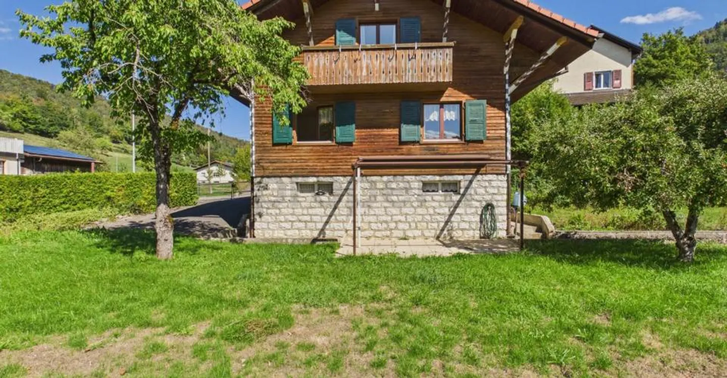Riservato - Chalet dal fascino autentico con ruscello e grande terreno - Vermes - Foto 1 di 11