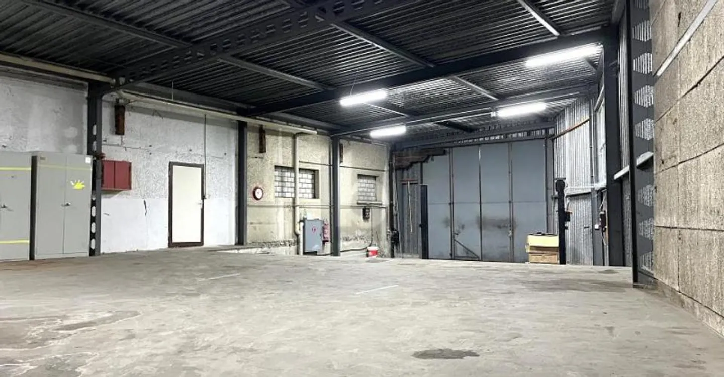 AUTO WORKSHOP FOR RENT - Photo 2 of 6