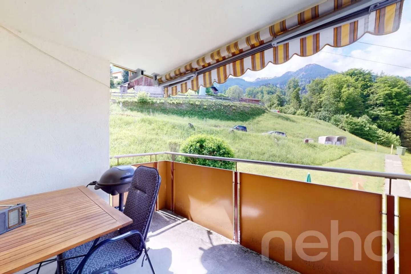 Appartamento affascinante di 4,5 stanze con vista sulle montagne a Oberterzen SG - Foto 2 di 13