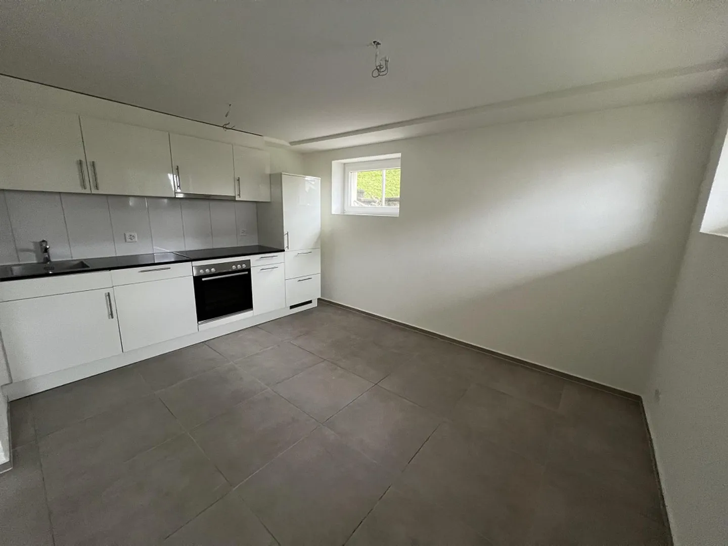 Top modern single apartment - Photo 2 of 7