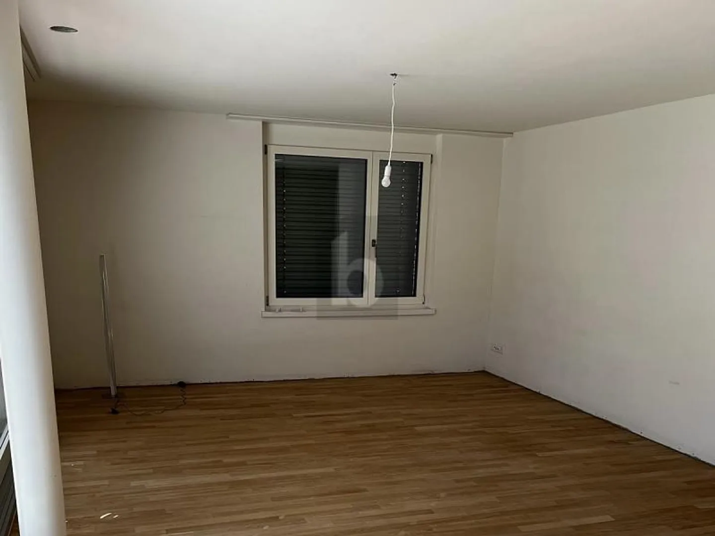 Apartment for rent - Photo 3 of 5