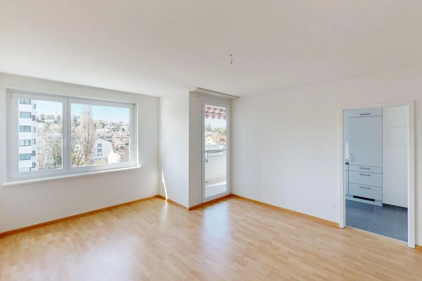 «Helle Wohnung mit schöner Aussicht und bester Anbindung» - Foto 1 von 10