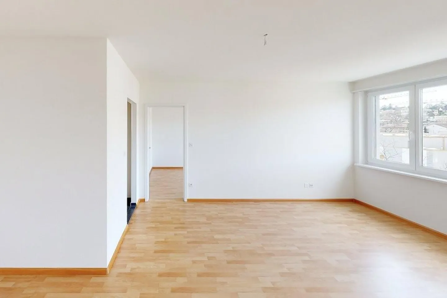 «Helle Wohnung mit schöner Aussicht und bester Anbindung» - Foto 3 von 10