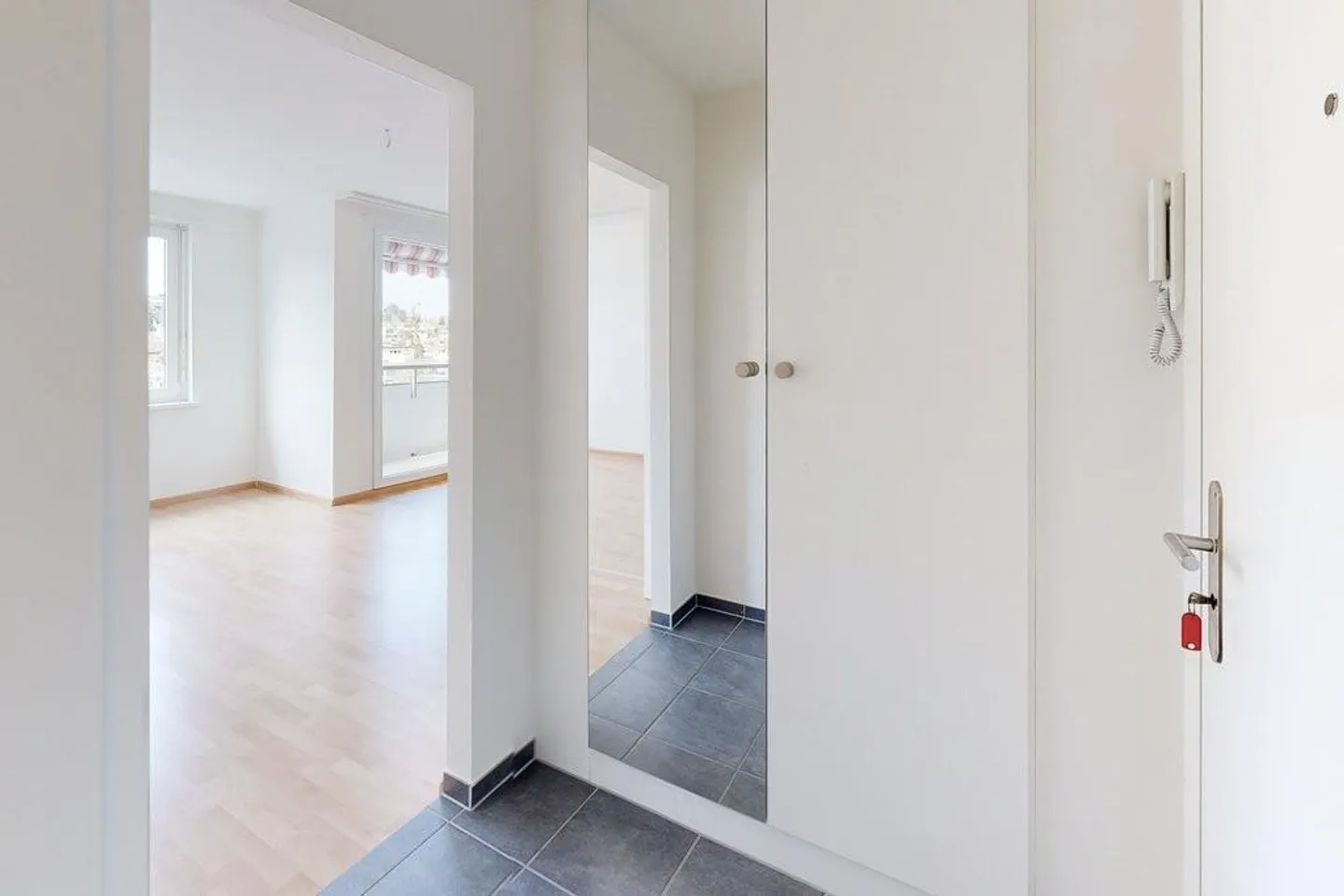 «Helle Wohnung mit schöner Aussicht und bester Anbindung» - Foto 6 von 10