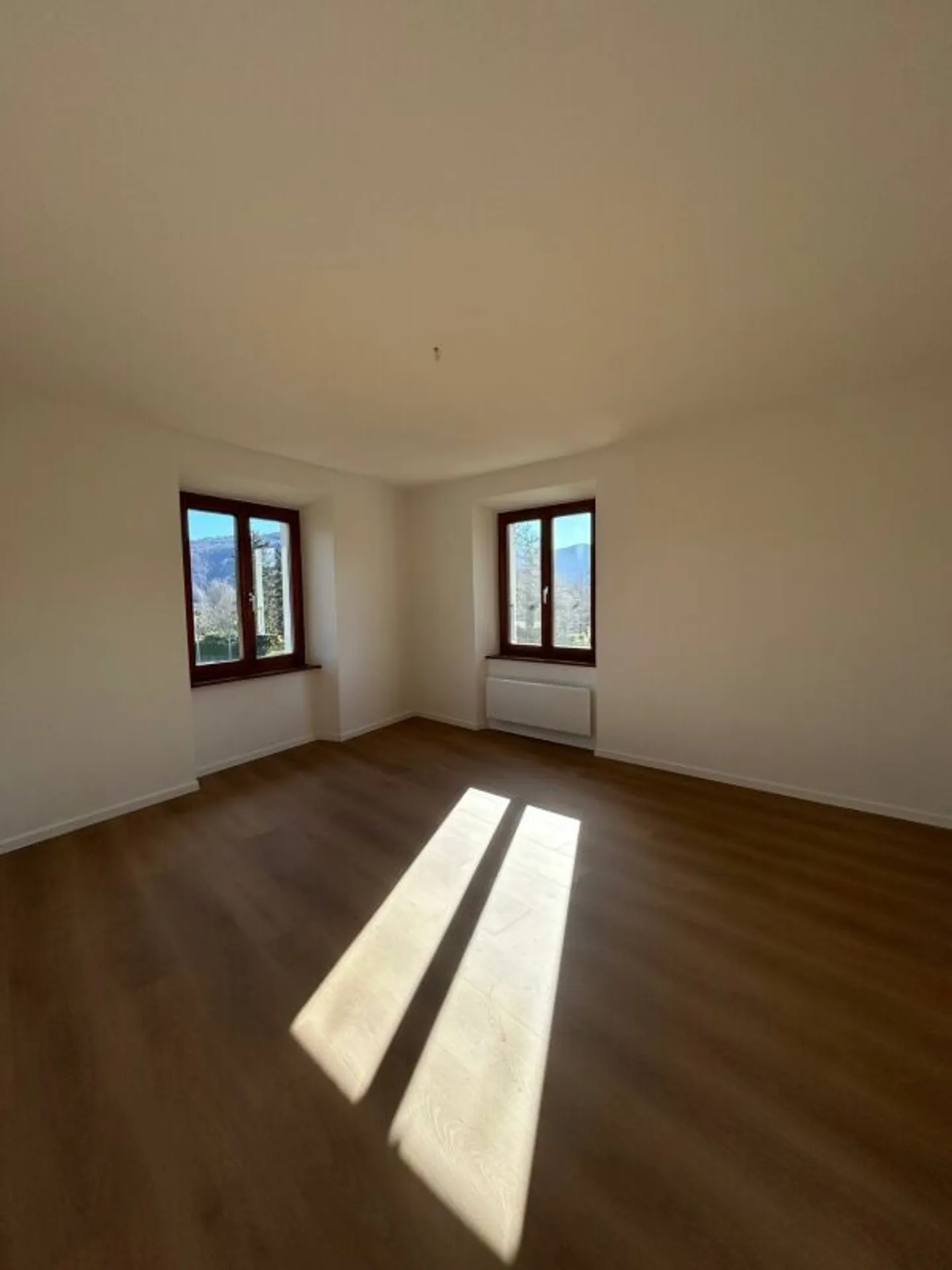 Charmant appartement récemment rénové - Photo 2 sur 7