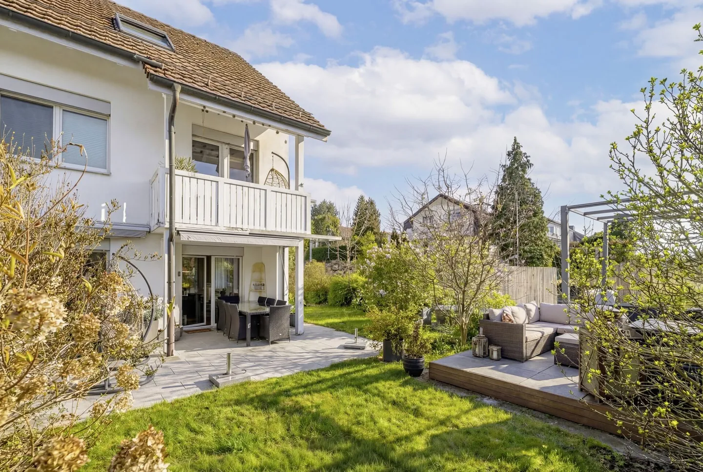 Semi-Detached House with Well-Maintained Garden Oasis - Photo 1 of 7