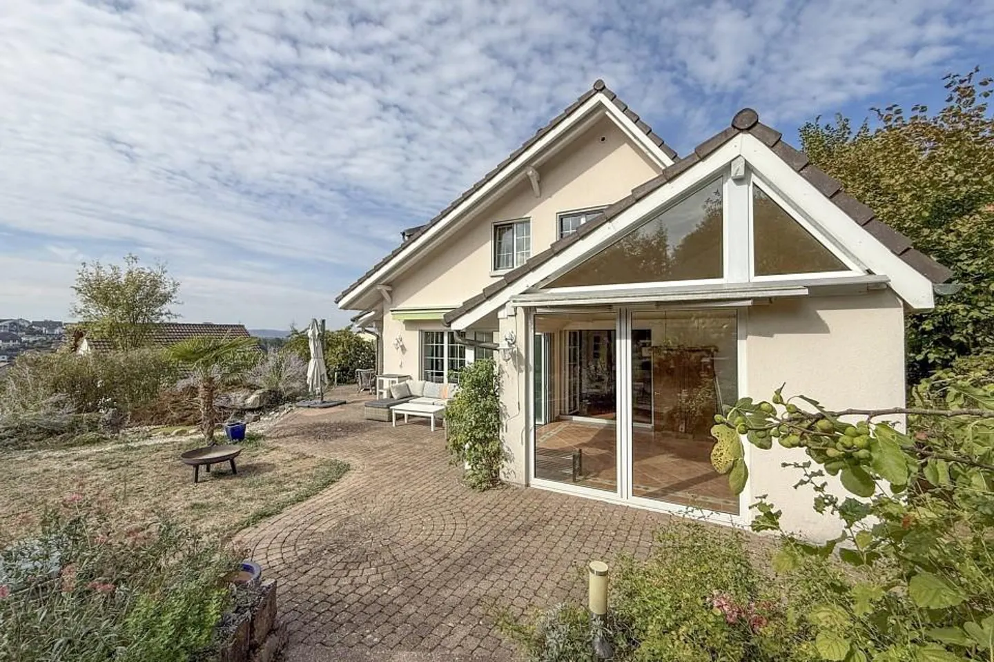 Geräumiges Familienhaus mit Garten - Foto 4 von 13