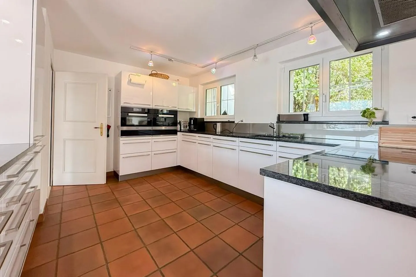 Geräumiges Familienhaus mit Garten - Foto 8 von 13