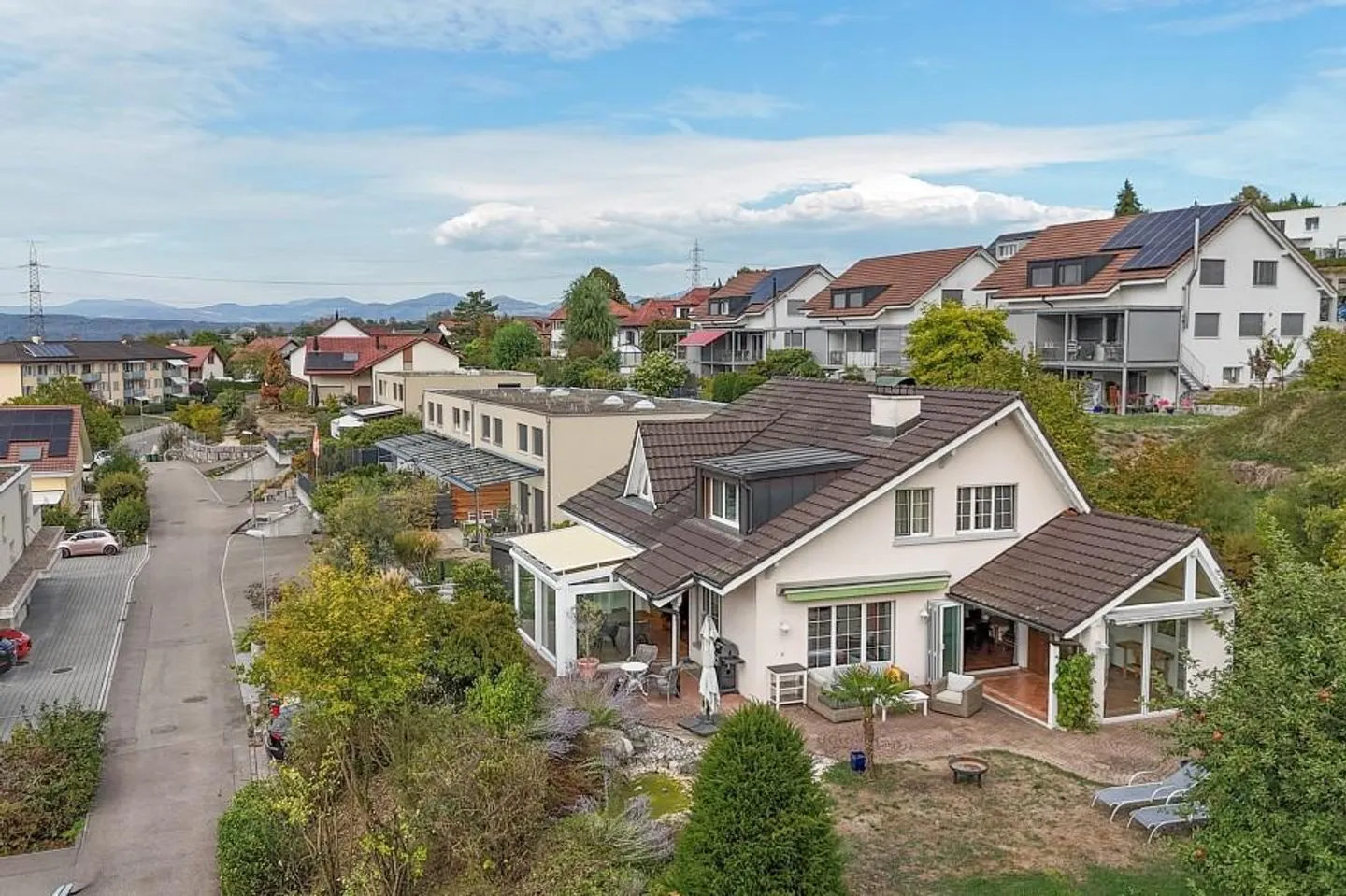 Geräumiges Familienhaus mit Garten - Foto 10 von 13