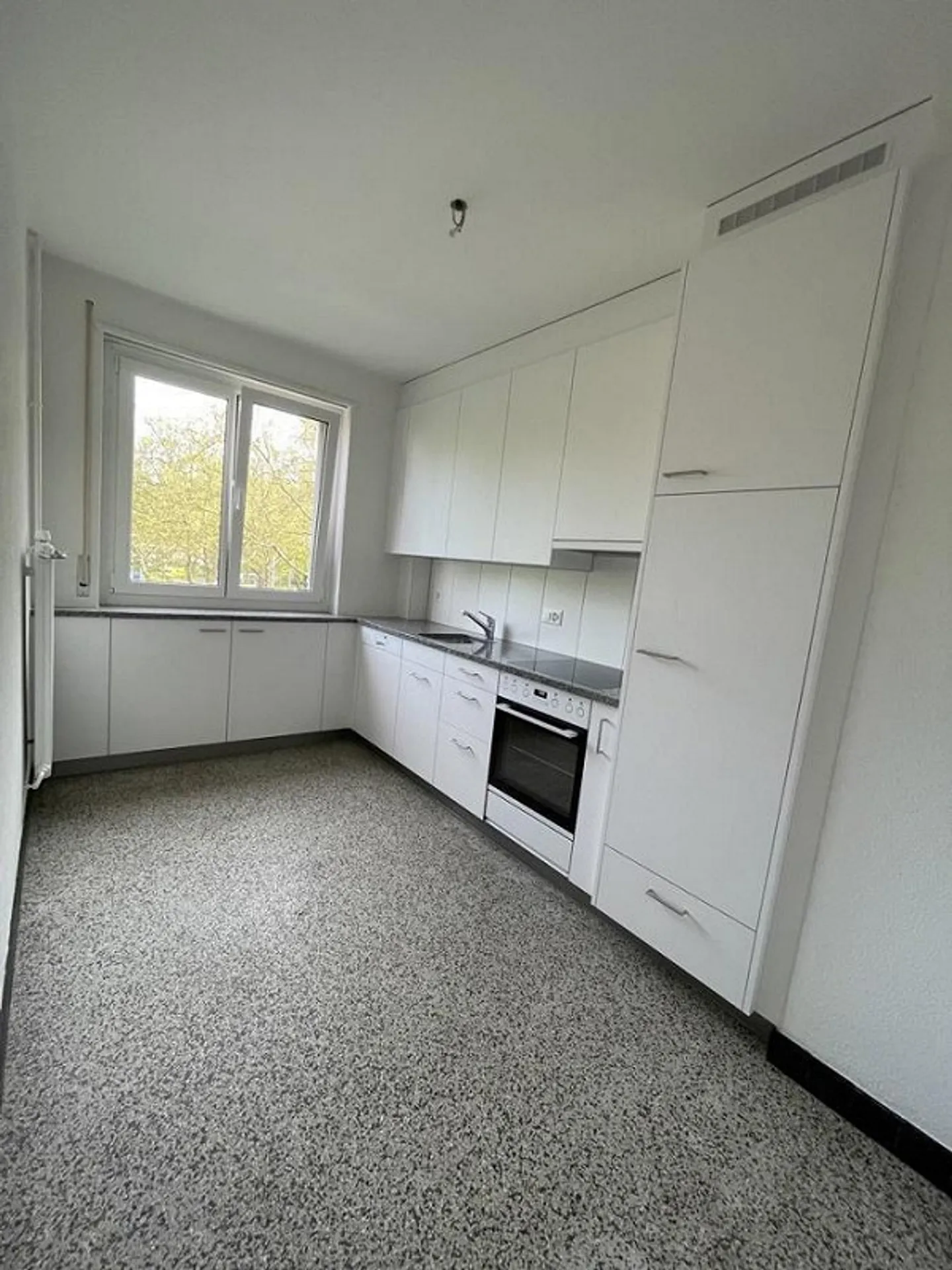 Ampio appartamento di 2,5 stanze in affitto a Wankdorf - Foto 3 di 8