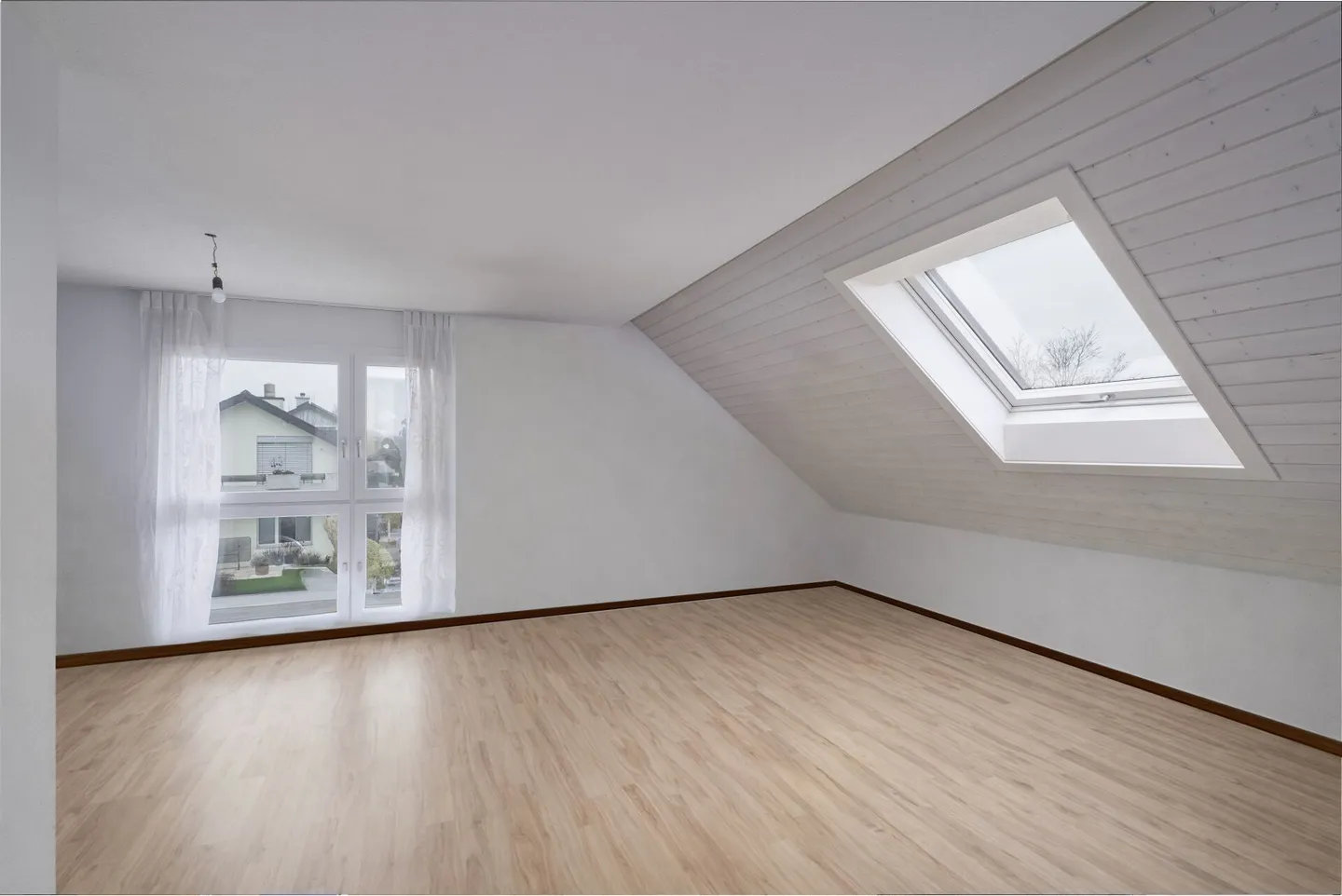 Semi-Detached House with Well-Maintained Garden Oasis - Photo 6 of 7