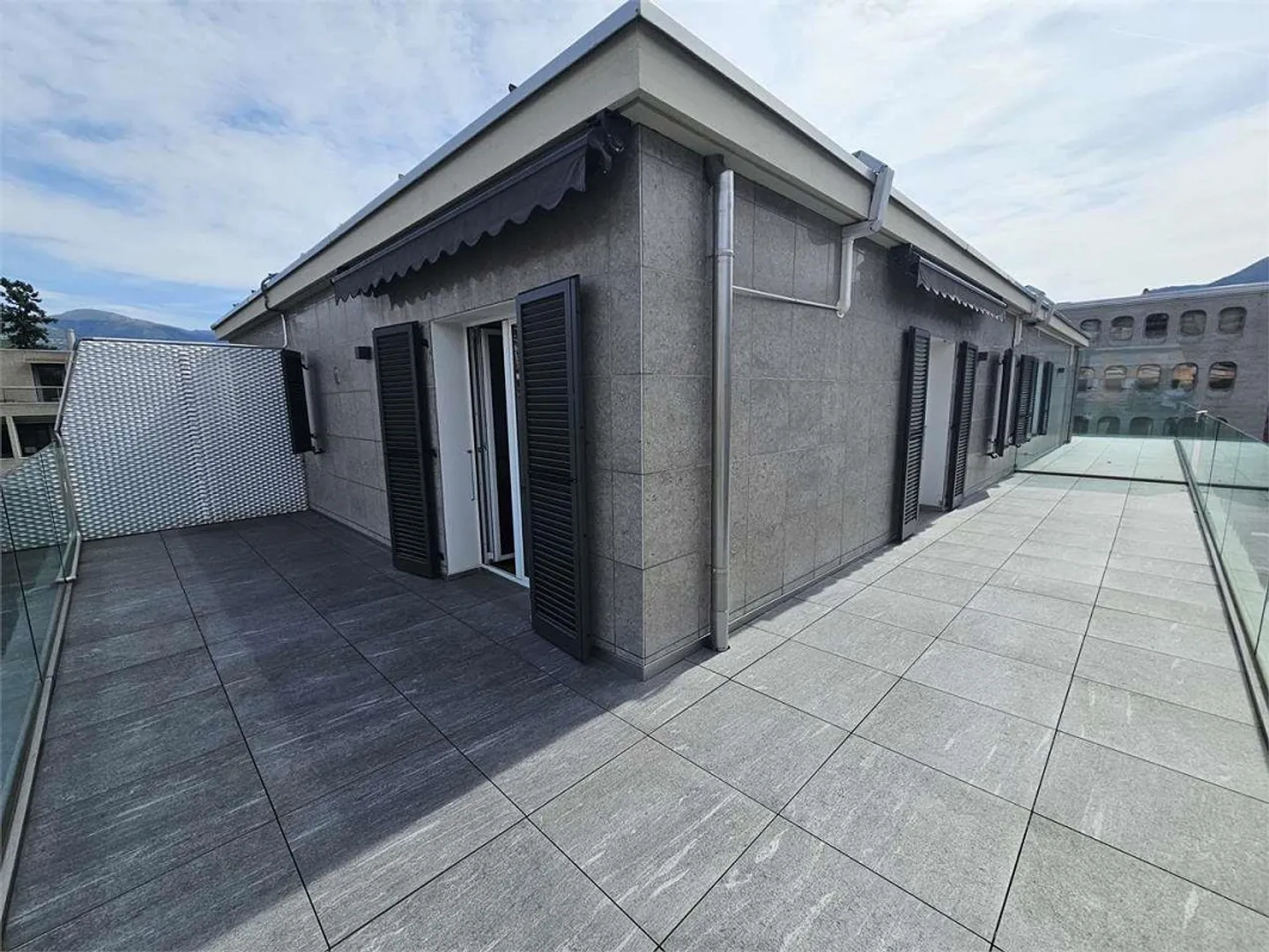 Lugano centre, location de bureau de 2,5 pièces - Photo 2 sur 9