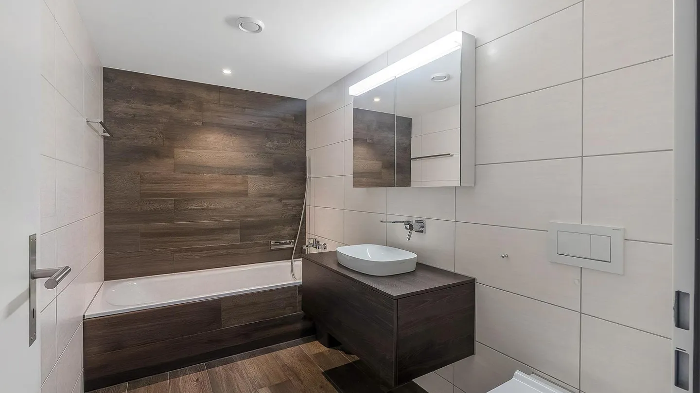 Living like in your own house - bright, spacious and private - Photo 8 of 15