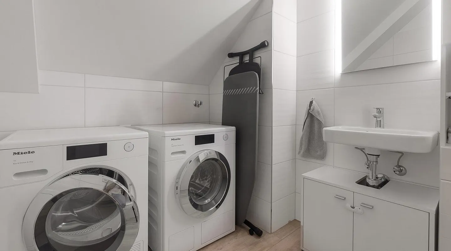 Living like in your own house - bright, spacious and private - Photo 12 of 15
