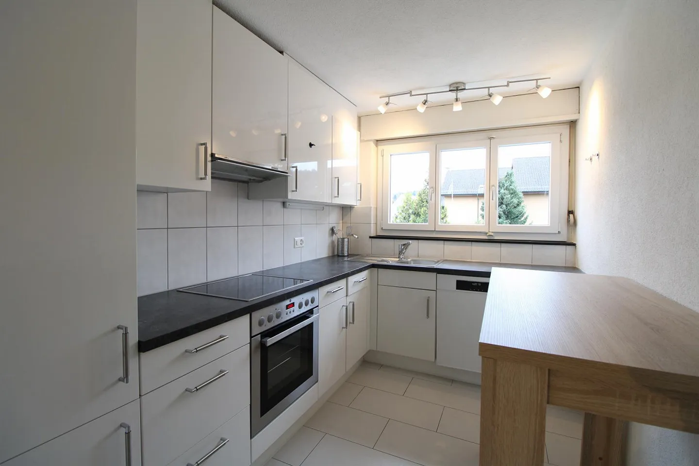 Furnished room in modernized apartment in top location - Photo 4 of 7