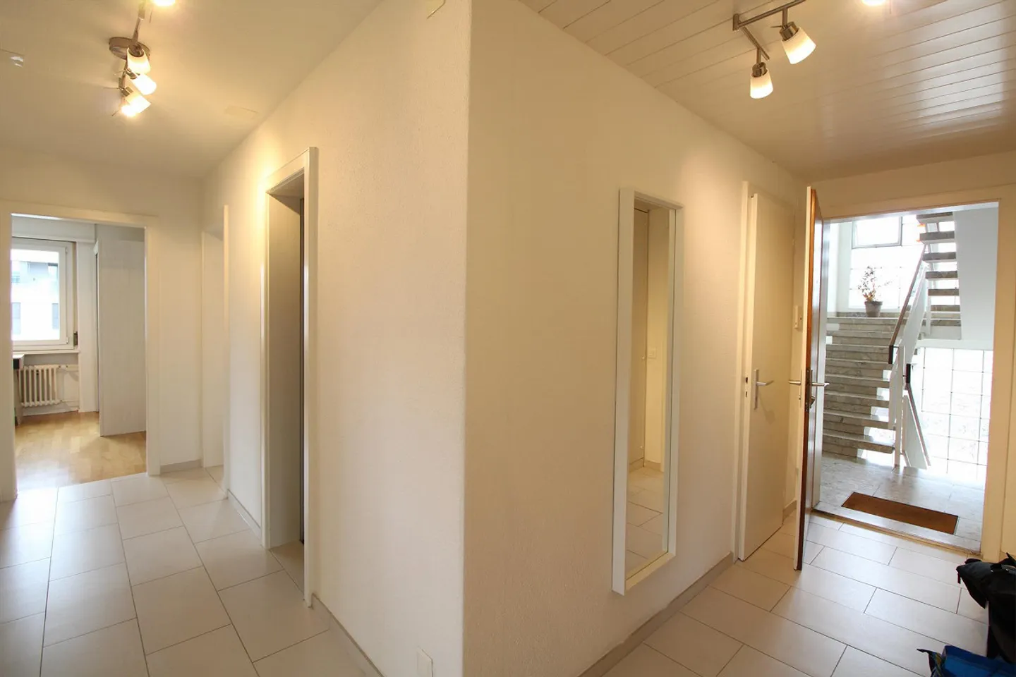 Furnished room in modernized apartment in top location - Photo 5 of 7