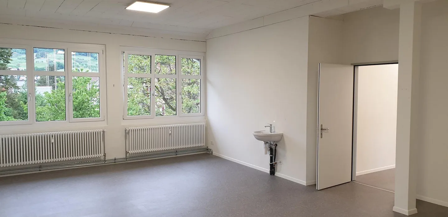 Space for office, studio or hobby near the train station - Photo 2 of 4